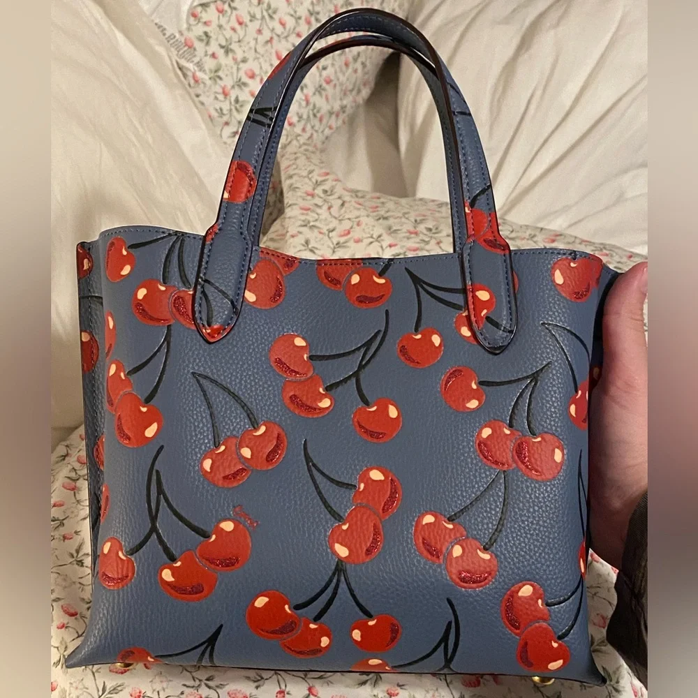 Coach Cherry Willow 24 - Picture 3 of 6